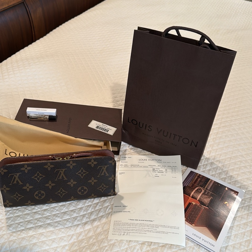 Louis Vuitton Insolute Wallet in Monogram